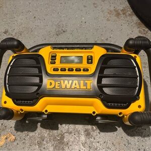 DEWALT Yellow Jobsite Boombox radio and charger  dc012
